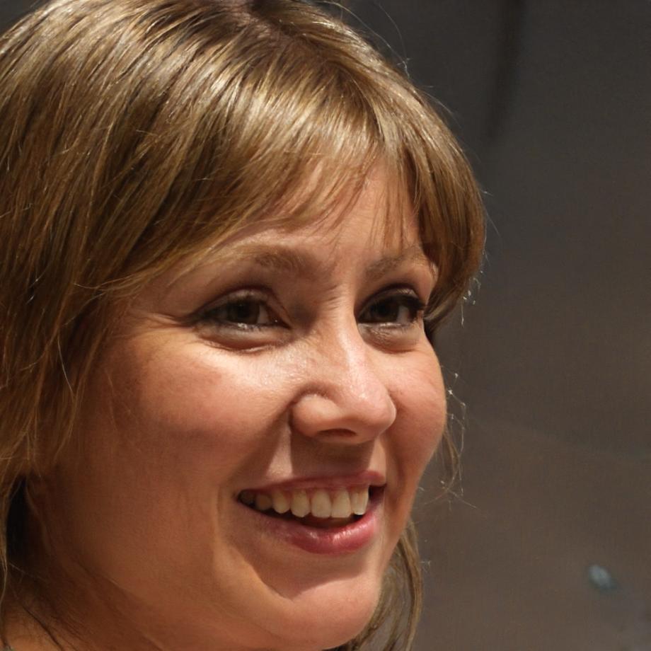 Carmen Ruiz, especialista en comunicación financiera